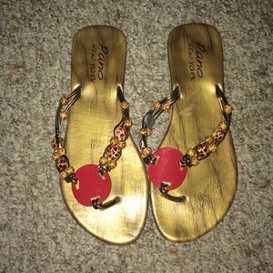 Cute beaded pano New York flip flops